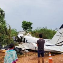 Cayó un avión en medio de la nada: 14 pasajeros muertos y varios heridos