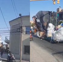 Casi termina en tragedia: una carroza cortó los cables de la Avenida Fascio