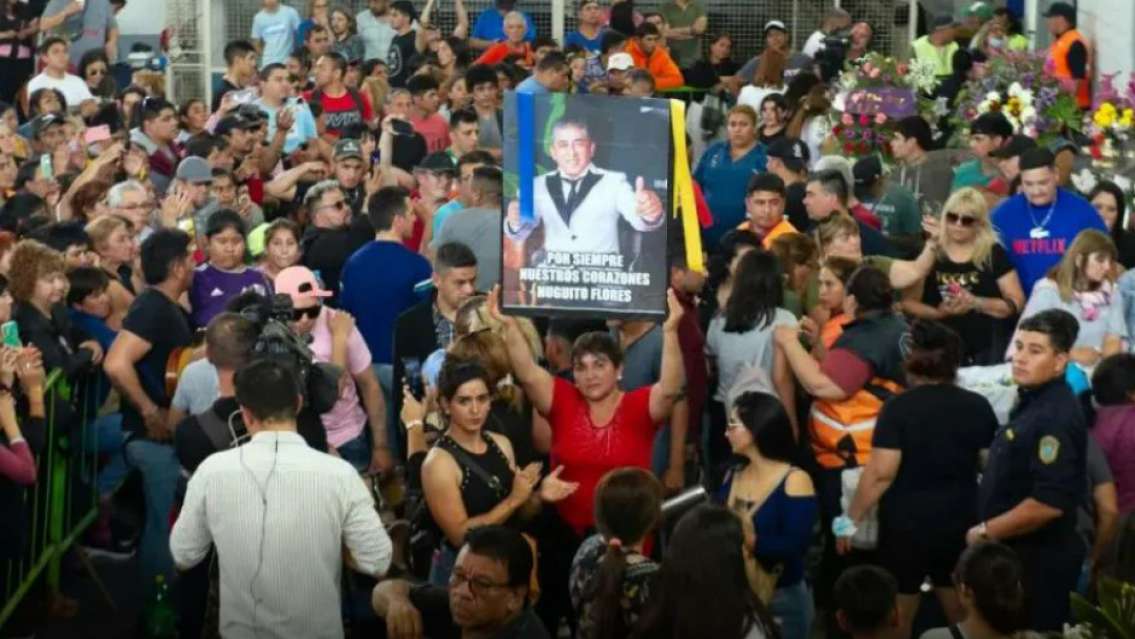 Llevaban los restos de Huguito Flores y pasó algo increíble en la ruta: "Aparecieron..."