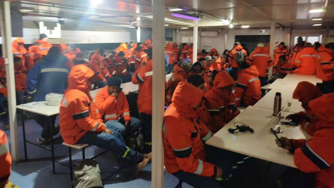 [VIDEO] Escandalo de trabajo: Vecina reconoce a los mineros como infieles
