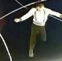 Dos trapecistas argentinos cayeron desde 4 metros y el público vio cómo impactaron brutalmente