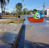 Descomunal pérdida de Agua Potable convirtió una calle en un río