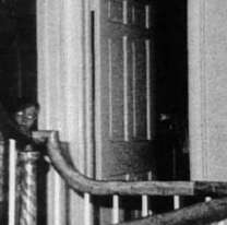 Se conoció la historia de la foto paranormal más famosa: "Escuchaba voces"