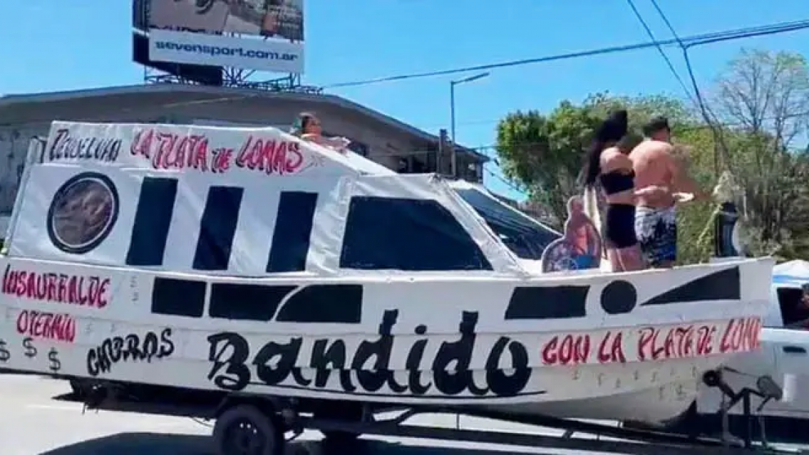 HAY VIDEO: El yate "bandido" de Insaurralde salió por las calles antes de la elección