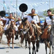 Día de la tradición: desfile gaucho en Alto Comedero