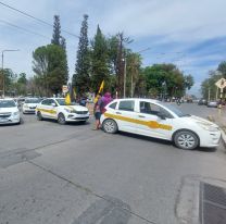 Taxistas cortaron calles en Palpalá para exigir el aumento de la tarifa