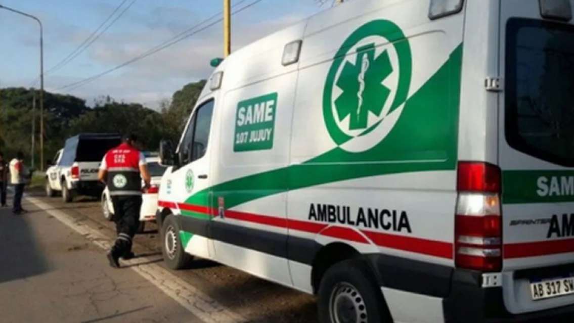 Milagro en Jujuy: caminaba machado por la ruta, un auto lo levantó por los cielos y salió ileso