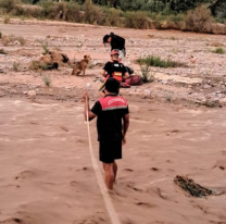 Turistas quisieron cruzar un rio jujeño y se llevaron la peor sorpresa de su vida