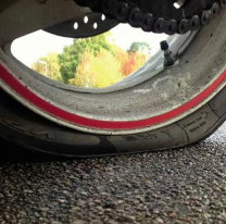 Jujeñitos desaprobaron y le pincharon la moto al profe. Pasó en Libertador