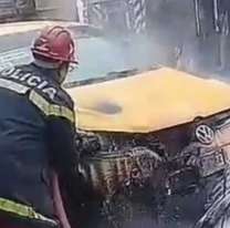 Brutal incendio de un taxi en la vieja terminal generó pánico entre todos los jujeños