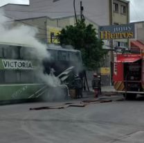 Se incendió un colectivo en pleno centro de Jujuy: No hubo heridos