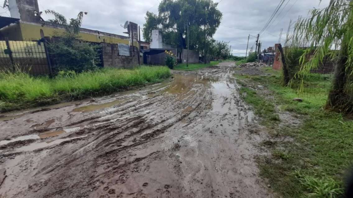Vecinos de Palpalá se sienten presos cada vez que llueve: no podemos movernos