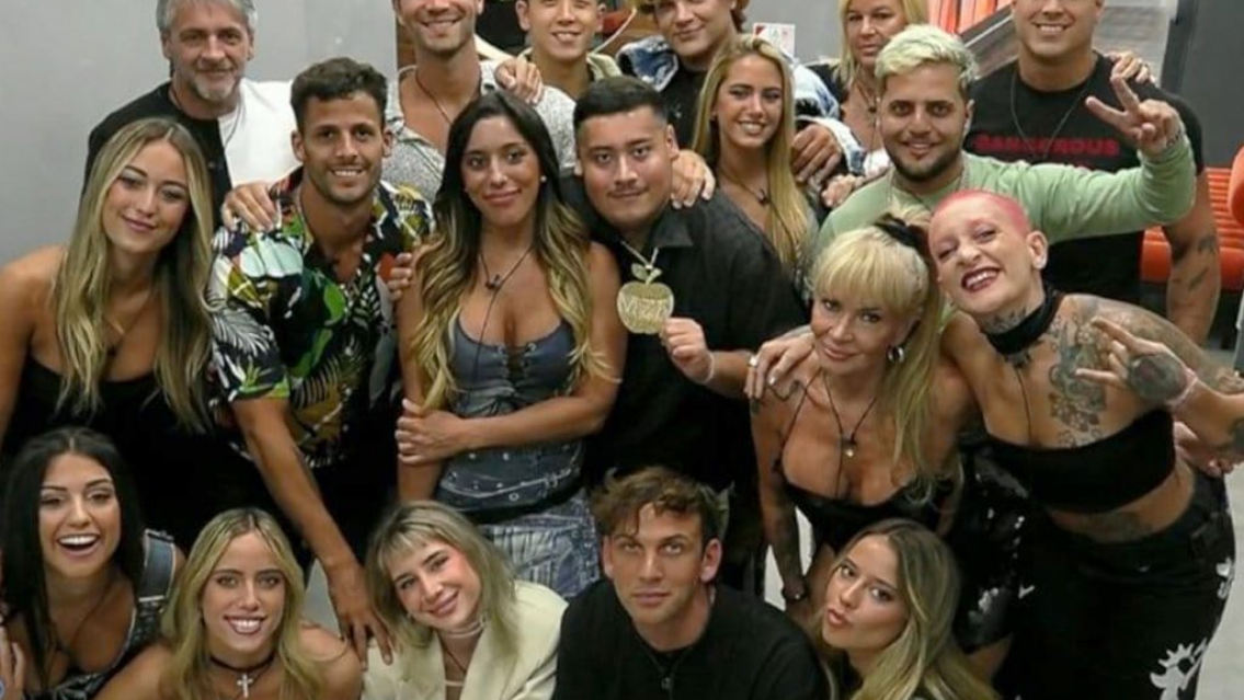 Escándalo: la más linda de Gran Hermano fue vista con futbolistas en un yate