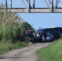 Un ciclista encontró un cuerpo calcinado en un camino rural cerca de Rosario