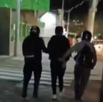 Jujeña paseaba por avenida El Éxodo y dos tipos quisieron subirla a un remis