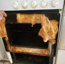 Bebé muere incinerada en un horno, fueron sus propios hermanitos quienes "jugando" la metieron a la cocina