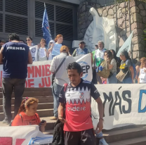 Estatales cesanteados protestaron en Jujuy por el cierre de organismos nacionales