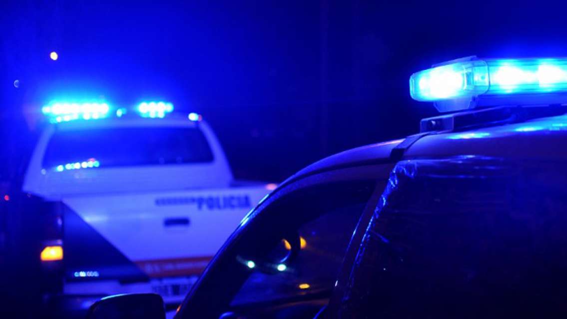 Fue a ver a su novia y se quedó a dormir: el suegro le hizo lo peor