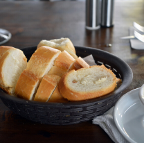 Revelan porqué en algunos restaurantes sirven pan de una y "gratis"