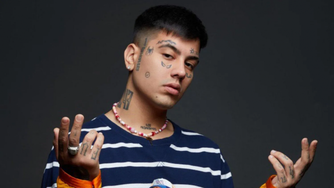 Duki no descarta ser gay, "nunca se sabe". Habló muy bien de Emilia, pero no esquivó el bulto