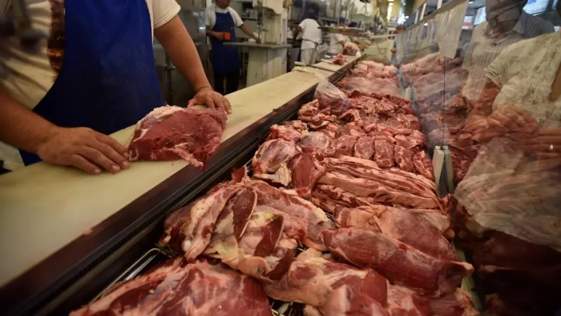 Esto hacen algunos carniceros para "llegar al kilo" y cobrarte más