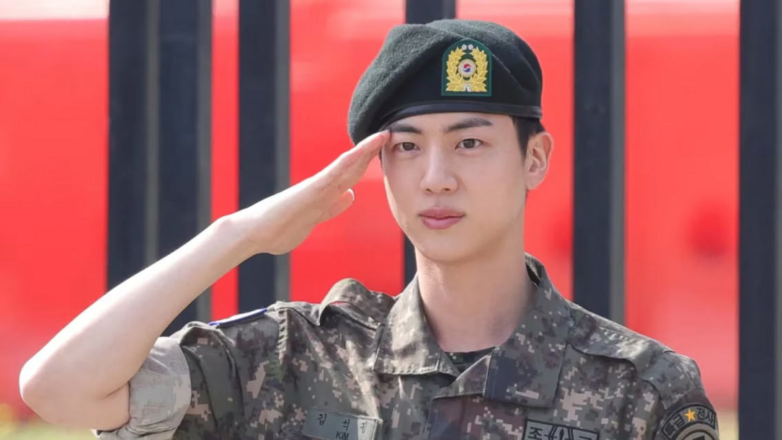 Conmoción por el miembro de BTS que fue al servicio militar. ¿Qué le pasó?
