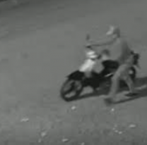 Policía jujeño se tomó hasta el agua de las plantas y salió a andar en moto