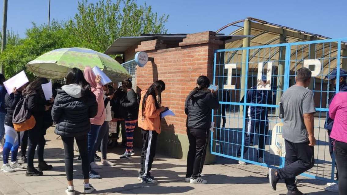 Mujeres aspirantes a policías denuncian discriminación en el Instituto de Seguridad