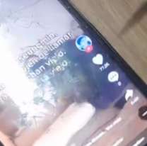 Le revisó el celu a su novio y automáticamente le pintó el diablo: la furia de la tóxica