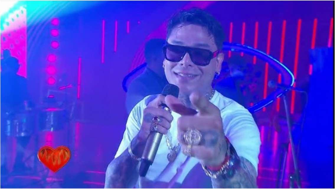 Atacaron a Uriel Lozano en pleno show romántico: era el marido de una fan