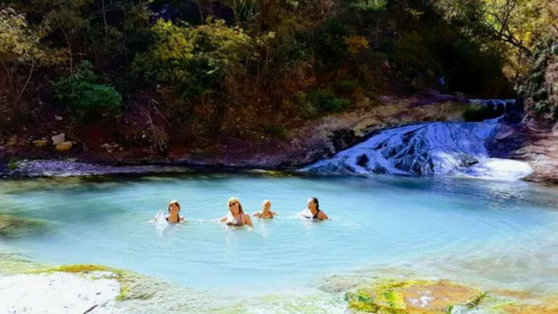 Las termas paradisíacas que están "escondidas" en Jujuy y pocos conocen