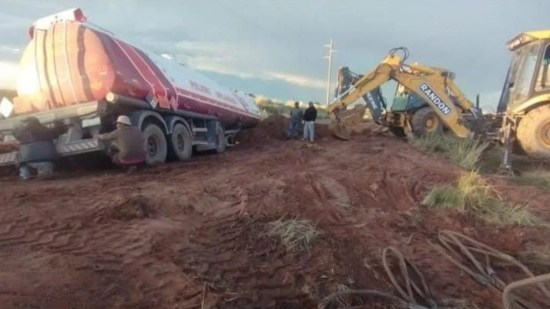 Impresionante vuelco de un camión en Ruta 9 camino a Abra Pampa