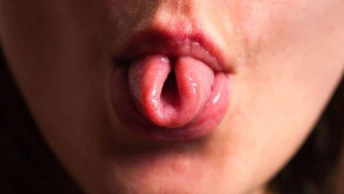 ¿Qué significa doblar la lengua según la psicología?