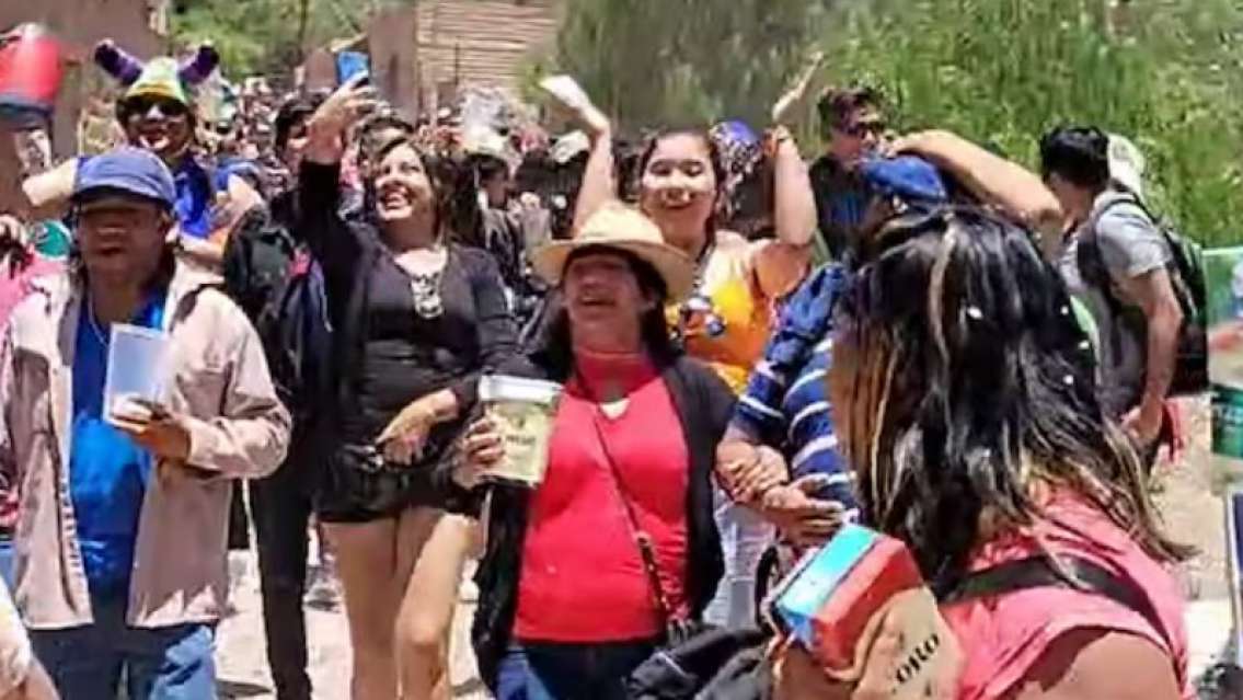 La multa por "ponerse hasta el erque" en Jujuy durante el carnaval es de casi $3 millones 