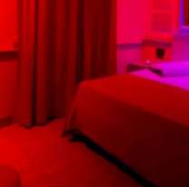 Fueron al telo y al llegar a su casa empezaron a gritar: tuvieron que volverse