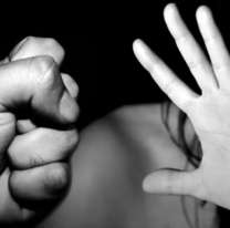 Fue a cobrarle una deuda a su sobrino y terminó internada: la atacó con una olla