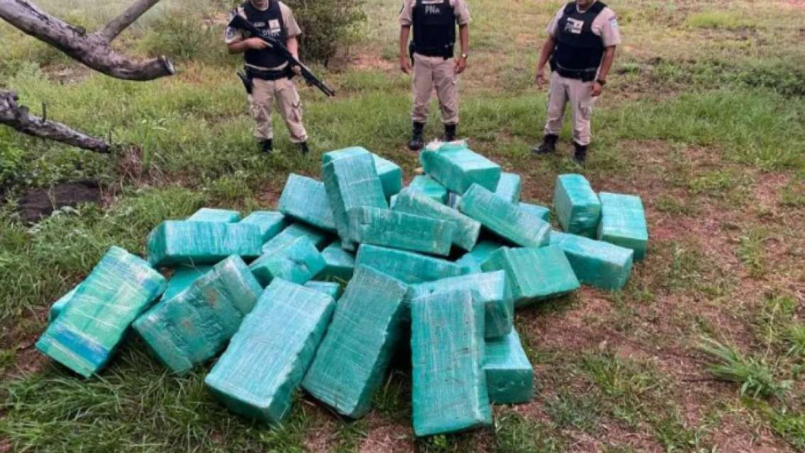 Cruzaron en lancha más de 1000 kilos de droga para entrar a Argentina