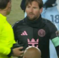 Sancionaron a un árbitro por pedirle un autografo a Messi