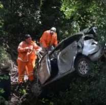 [HORROR] Un auto cayó a un precipicio y una mujer perdió la vida: conmoción total