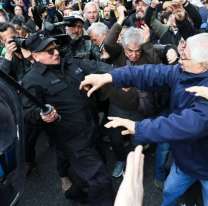 Brutal represión policial a jubilados afuera del Congreso