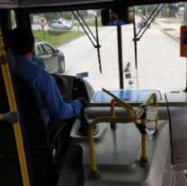 Buscan al chofer de colectivo que estafó a más de 500 personas y huyó