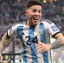 Enzo Fernández salió con su hijo Benjamín a la cancha y un detalle derritió por completo a las redes