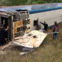 Un micro perdió el control y volcó sobre la ruta: hay 7 muertos y varios heridos