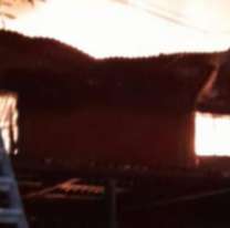 Murieron 3 nenes: quedaron atrapados en el incendio de su casa y no los pudieron rescatar