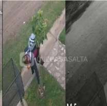 Aberrante: madre le enseña a su hija a robar y quedó todo grabado