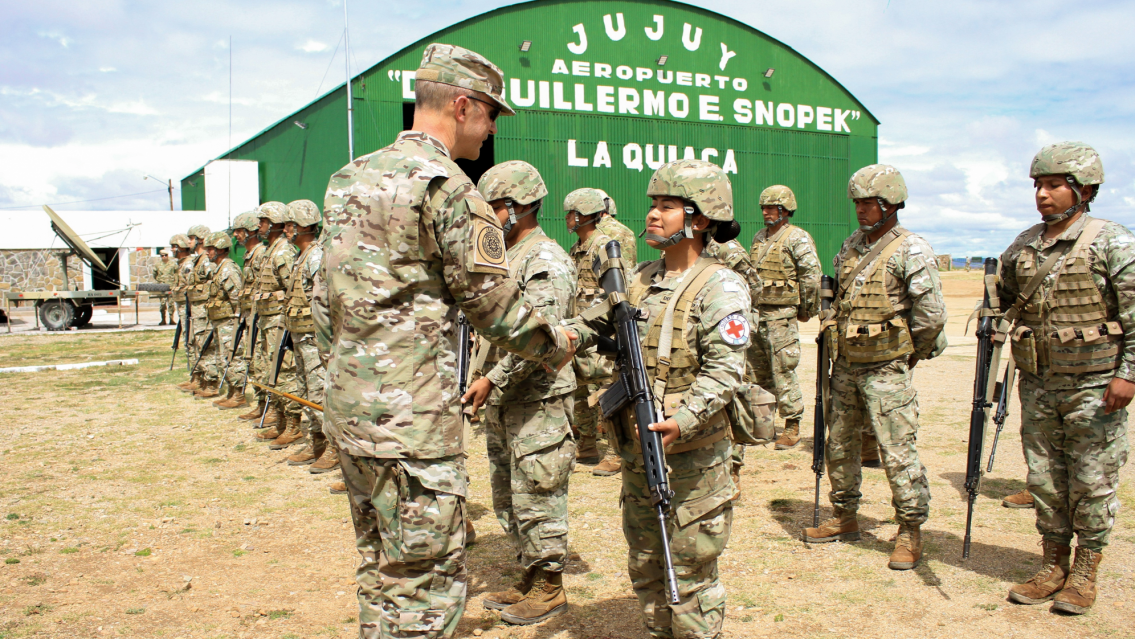 El Gobierno autorizó al Ejército y a la Armada a detener civiles en la frontera