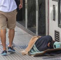 Jujeño quiso ayudar a un indigente y lo invitó a comer: terminó asaltado y llorando 