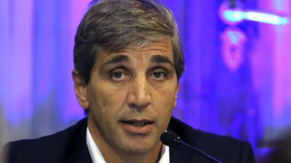 El plan del Gobierno para "dolarizar" a todos los argentinos