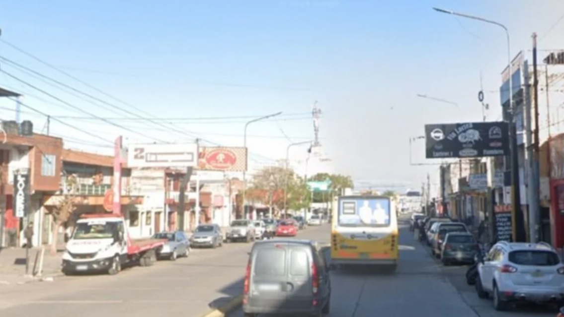 Terrible ataque en avenida Almirante Brown: terminó herido y le robaron dinero