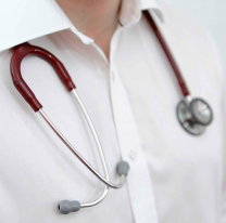 "Cómo tener un mes de vacaciones", enfermero vendía certificados truchos